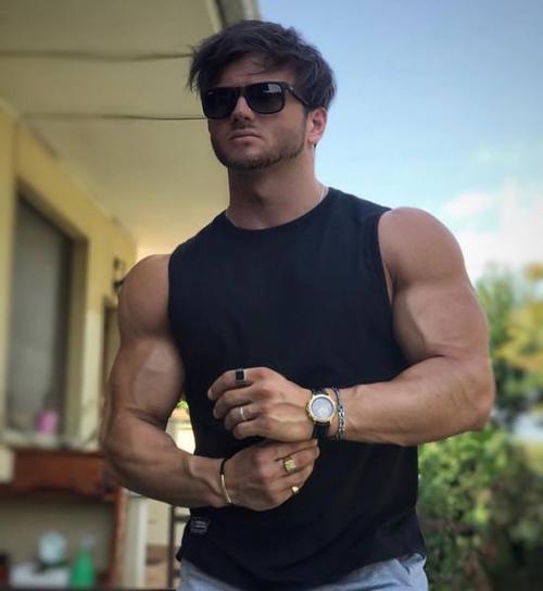 同性恋还是慕残者一位大学教师的婚恋纠葛断送自己的命根