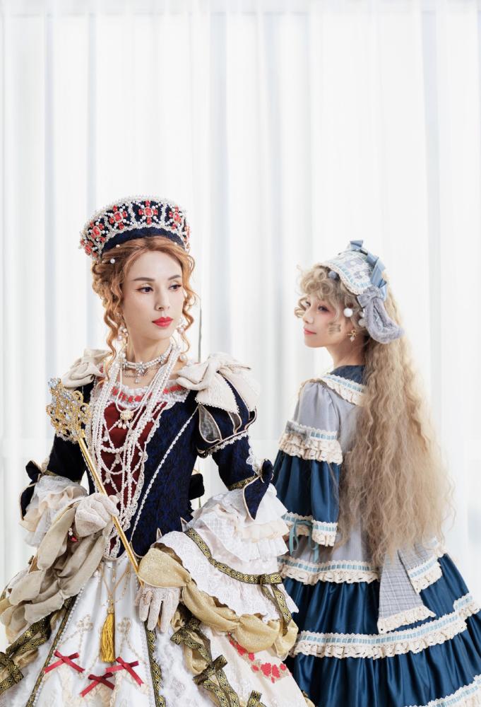 曾是最美小龙女今欧洲宫廷风长裙个性华丽姑姑也穿洛丽塔