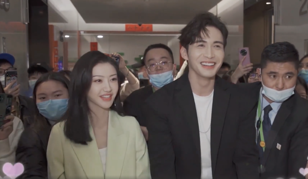 景甜和张彬彬热聊忽略主持人,张彬彬成望妻石,将二搭《千秋令》