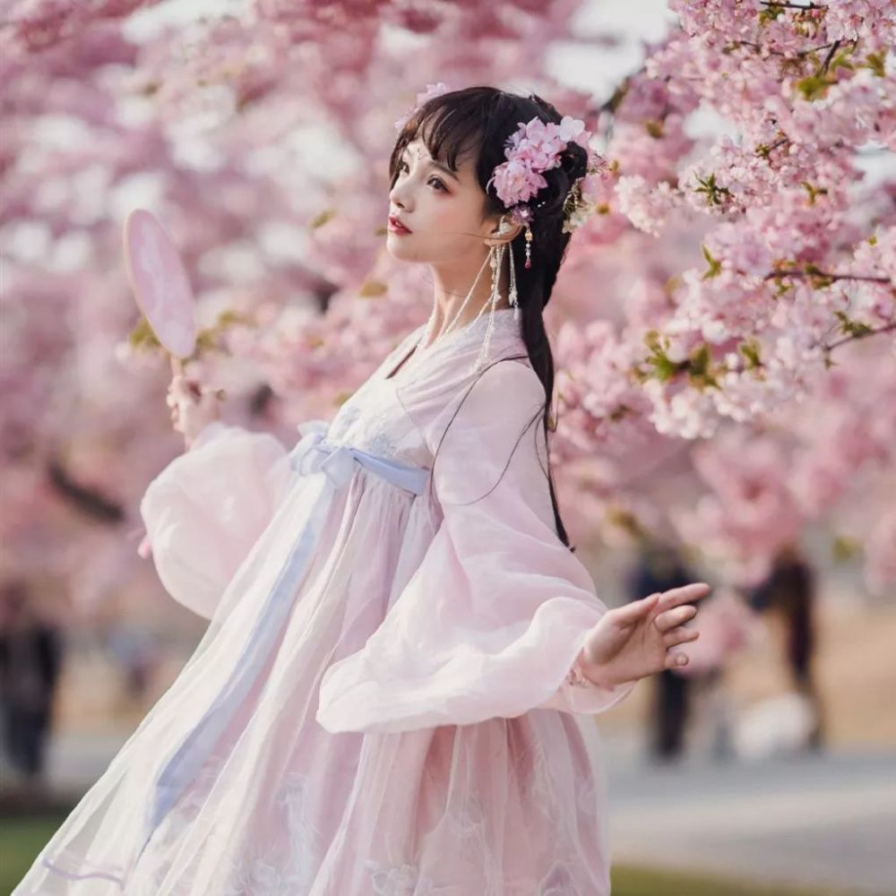 28张超美洛丽塔少女头像和女生个性朋友圈文案_腾讯新闻