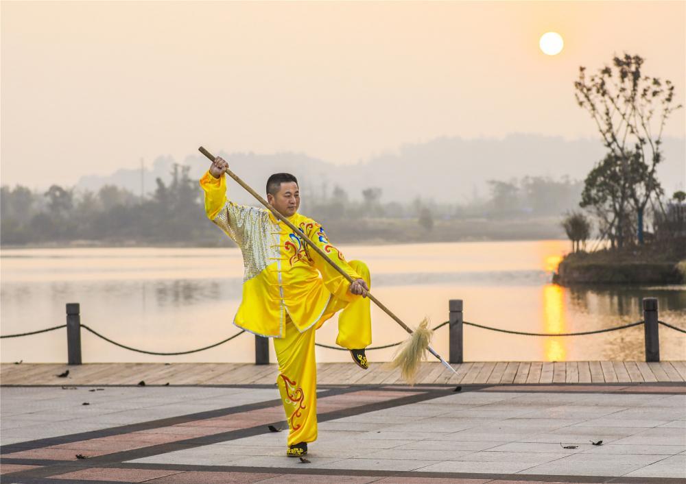 重庆梁平:字门拳 无声书写生命的律动