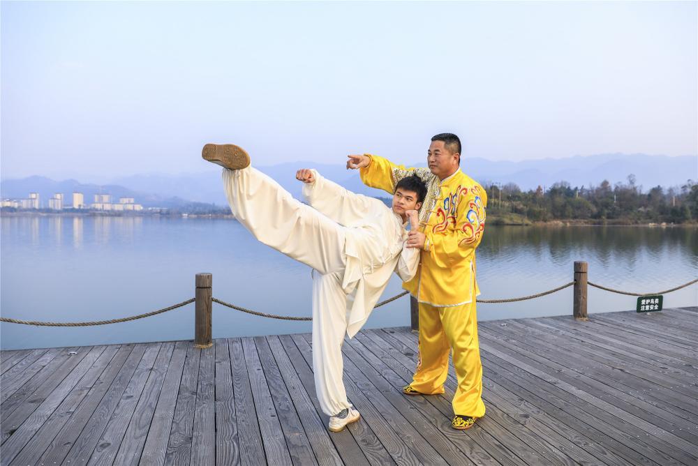 重庆梁平:字门拳 无声书写生命的律动