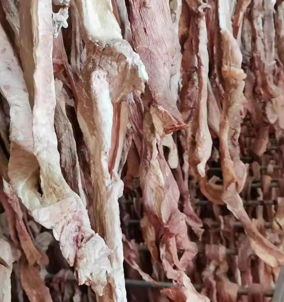 风干羊肉用山羊肉更为美味,牛肉里风干牛排最好吃.