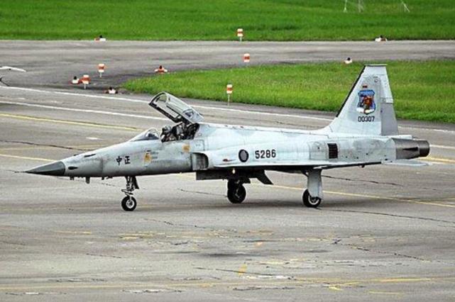 失踪飞行员生死未卜台军f5飞机就已复飞
