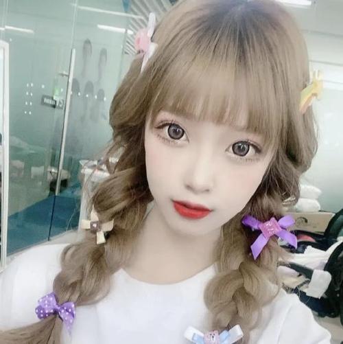 苓妹又翻车了视频中脸蛋忽大忽小粉丝都看不下去了能用点心吗