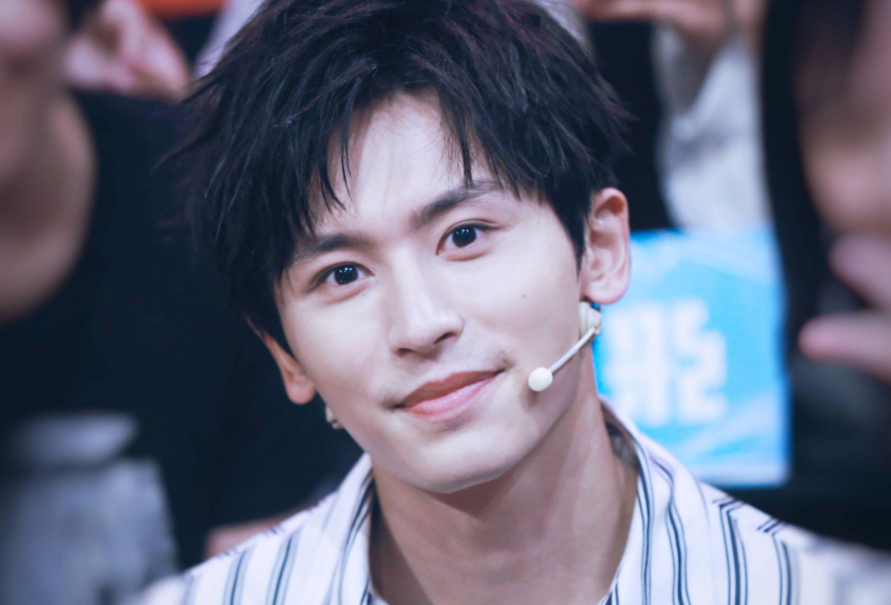 要翻车了吗?网友曝光张哲瀚ins关注了好几个高尔夫美女