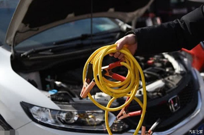给汽车电瓶搭电注意事项汽修工再说一次接极顺序不能搞错