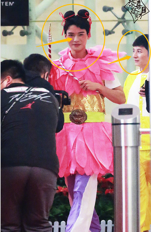 龚俊赚钱不易穿背心扮哪吒失去细致妆容的鼻子形状令人看傻了