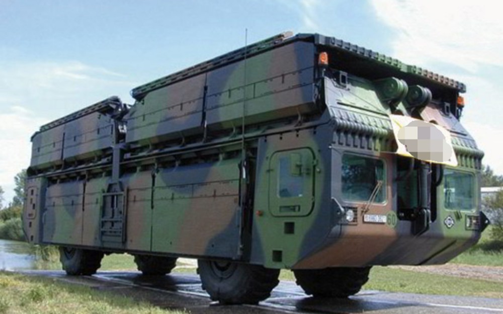 efa两栖4轮架桥渡船车能跑能游还能当桥的方脸怪