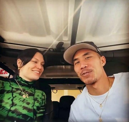 撒糖!"结石姐"晒与男友恩爱视频,吻个不停画面好甜