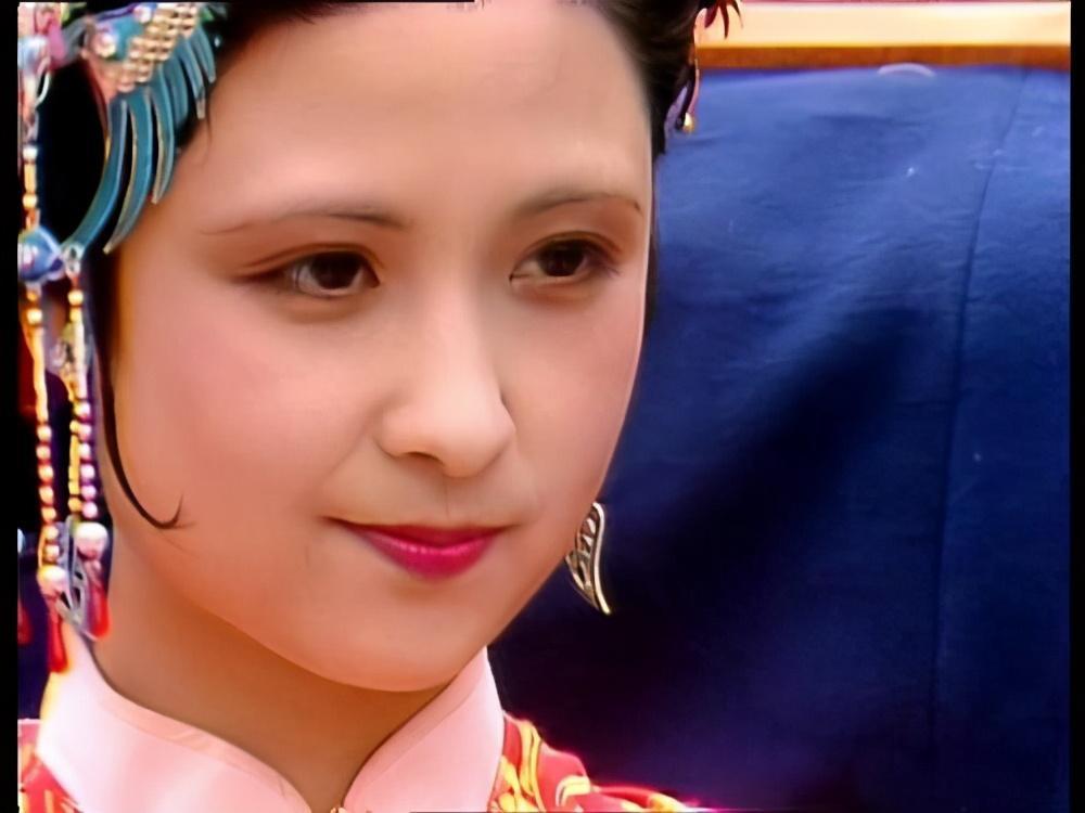 红楼梦中的尤二姐是倾城尤物心高品行下贱智商还低结局凄惨