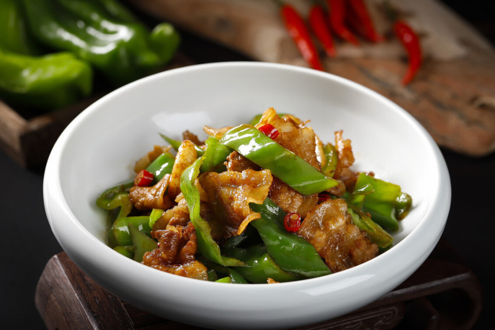 湖南名菜辣椒炒肉为啥那么好吃教你2个技巧香辣入味超下饭