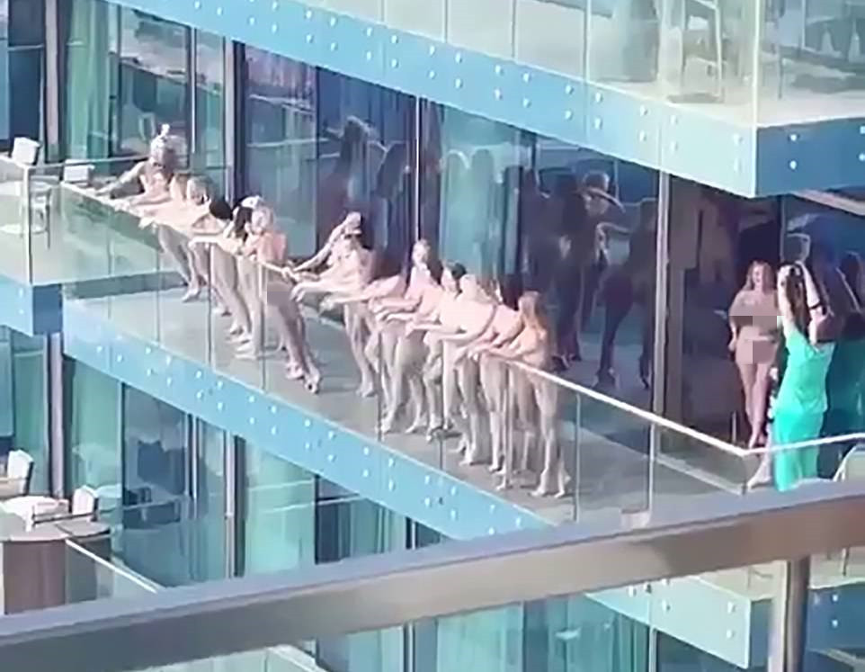 迪拜阳台裸拍后,又有乌克兰模特在土耳其游艇裸体互拍上了头条_腾讯
