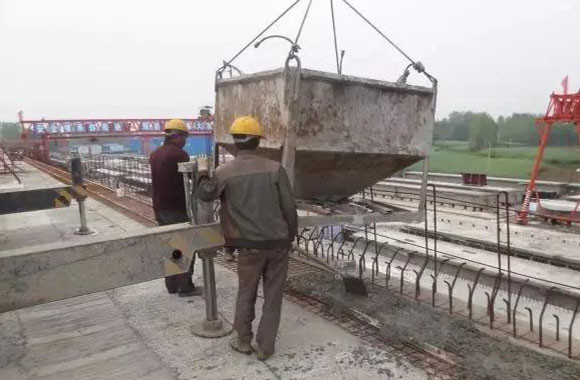 桥面铺装分两各个工序你都懂吗来看看设置标高带方式铺装施工