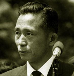 抗日战争时在中国制造杨家铺血案的高木正雄是何人后当了总统