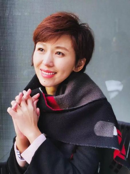 央视主持人欧阳夏丹,从央视"消失"引发争议,得知原因后网友泪目