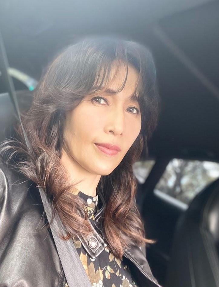 48岁木村拓哉戴礼帽遛狗帅气雅痞太扎眼工藤静香贤妻模样公开丈夫享福