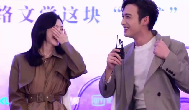 司藤收官后张彬彬景甜同框接受专访男方全程脸红害羞极了