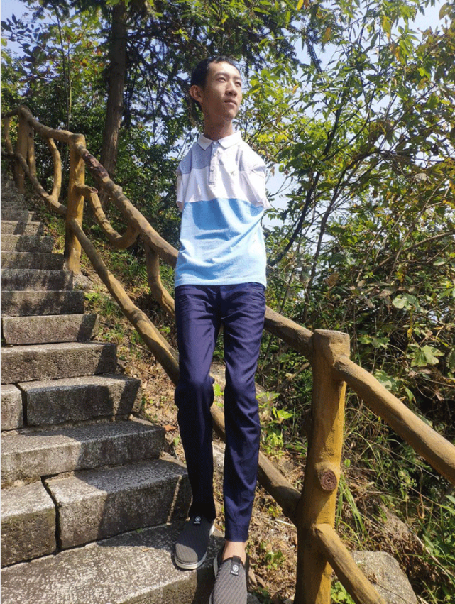 的彭超 自信阳光的彭超 四川新闻网成都4月7日讯(记者 陈淋)近几天来