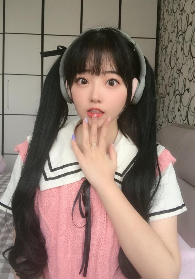 万小七又蹭郝一点热度情侣日连发两条暧昧动态七点cp让林锡离开