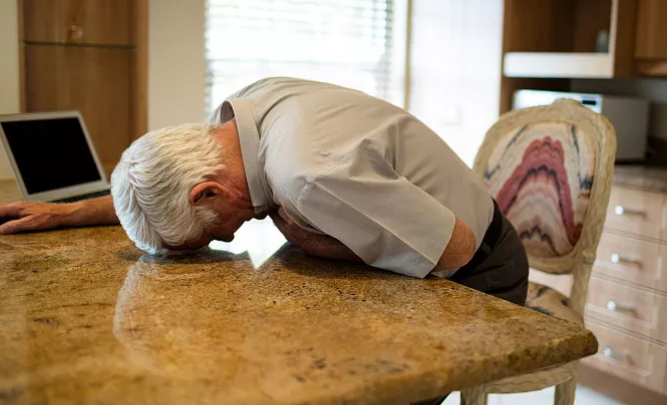 71岁老人一觉醒来嘴角歪了,反复脑梗,心梗到底是个什么"梗"?