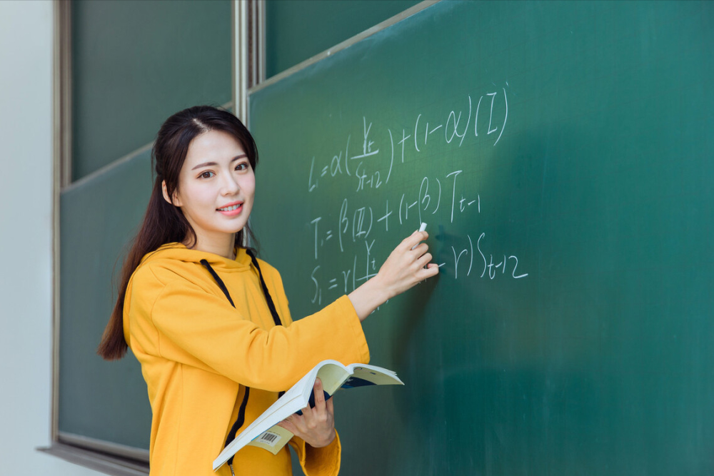 教师行业迎来新整顿除了延迟退休提升待遇这些变化也很重要