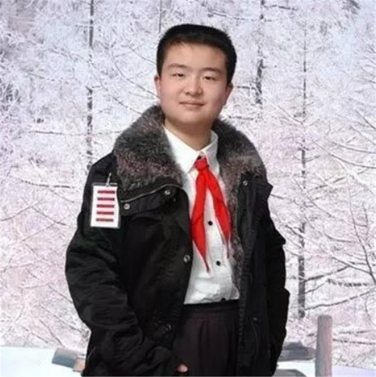 2015年五道杠少年捐2万奖学金受争议炒作还是真心