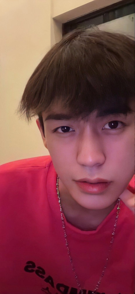 壁纸没有男生能拒绝余庆伟