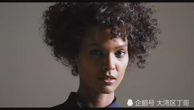 沙漠之花一个非洲沙漠的牧羊女到成为世界顶尖超模的传奇经历