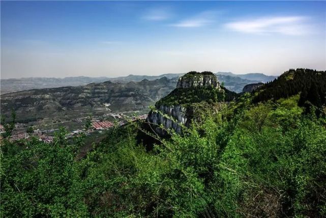 太甲山,位于风景如画的济南仲宫卧虎山水库东南,它雄踞在锦绣,锦阳