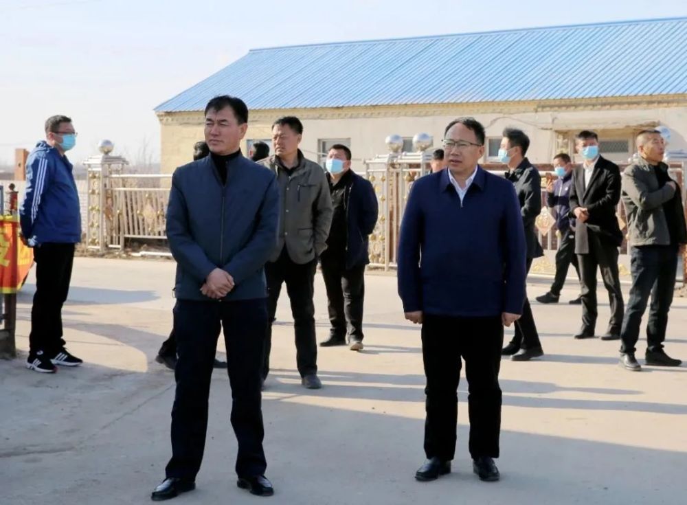 市委副书记曹洪罡,副市长张建成参加现场会.