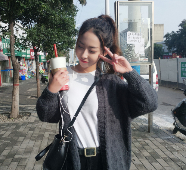 西浦大学校花火了堪称戚薇和欧阳娜娜的结合体偶像也很美