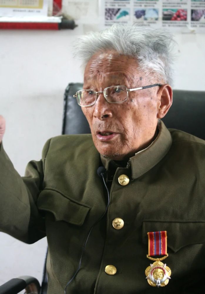 仙桃老军医从朝鲜战场上回来几天几夜都听不到