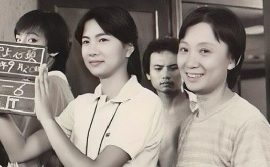 琼瑶御用女导演一屋两妻维持45年如此畸形的爱情