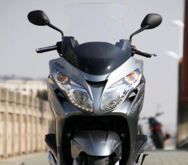 日雅250大绵羊外观媲美铃木汉堡人储物空间大近18万