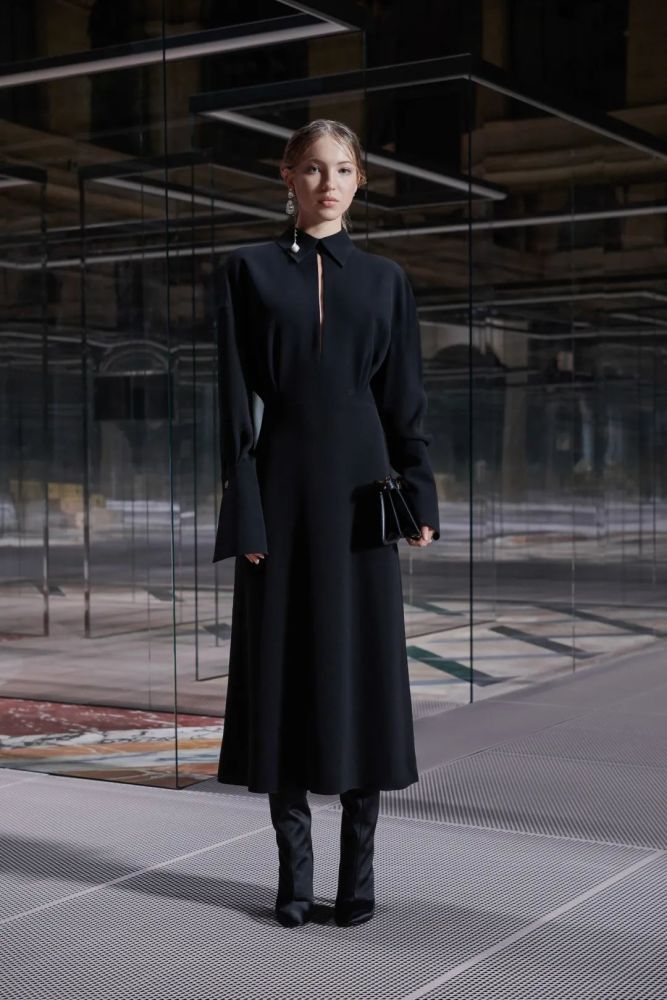 上海时装周开幕:李佳琦为中国设计直播带货_腾讯新闻