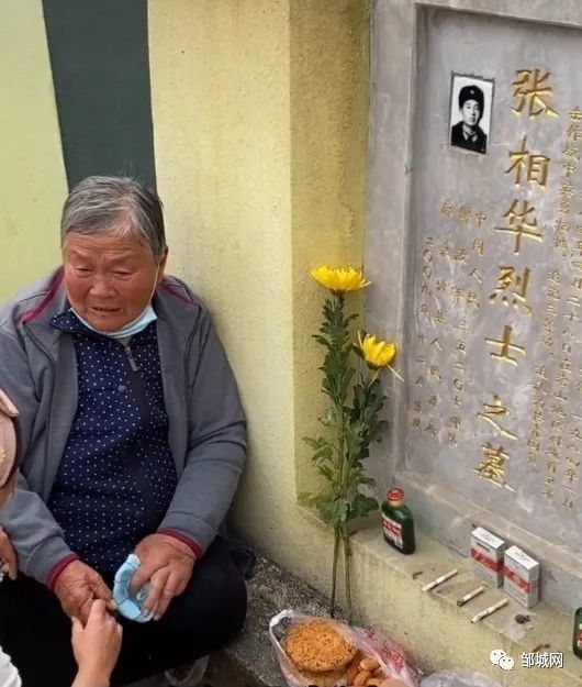 跨越千万里,济宁老母亲只身一人从邹城去往云南看望烈士儿子!