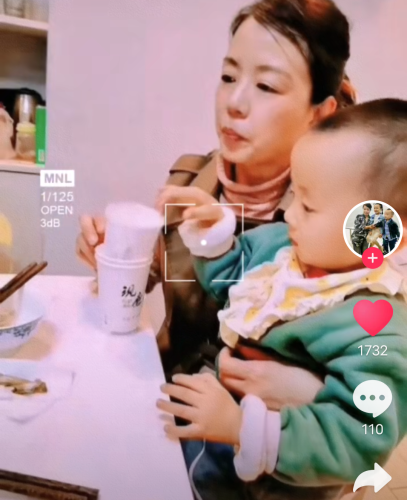 郭威媳妇田静再开直播表示以后会回九江生活还会给孩子改姓姚