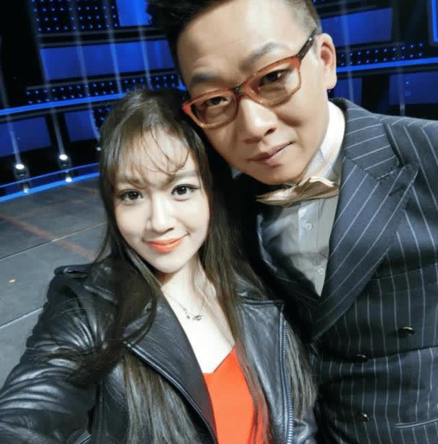 还记得前央视主持林海吗?抛弃大7岁原配,二婚娶女主持婚姻幸福