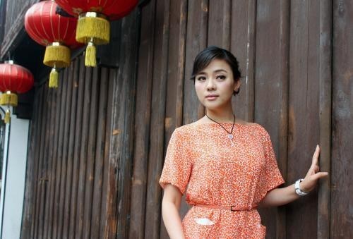 也有不少传闻称她和魏文彬结过婚又离婚,但是陈思思本人从来都没有