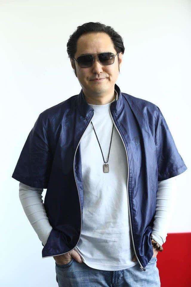 不过冯雷个人条件非常好,家庭背景非常优越,父母的人际关系也很硬