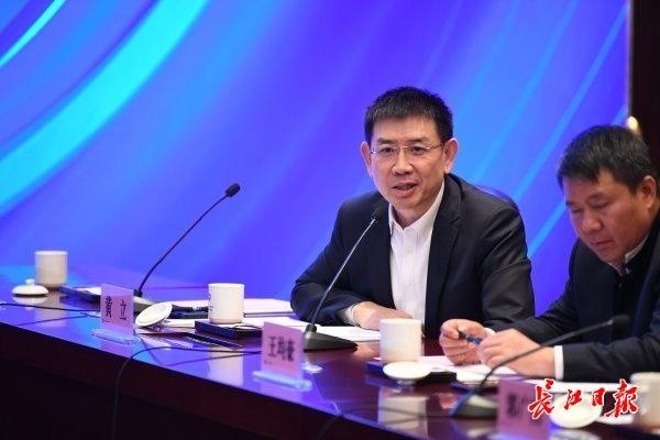 高德红外董事长黄立欢迎来武汉投资