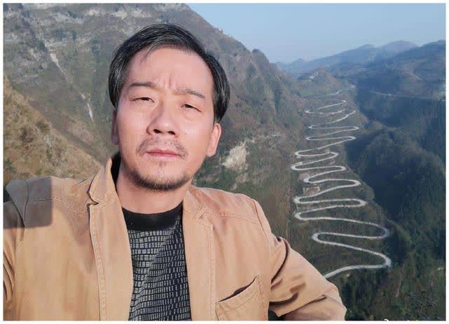 宝莲灯哮天犬晒近况45岁去海边捞鲍鱼随意堆放像在摆地摊