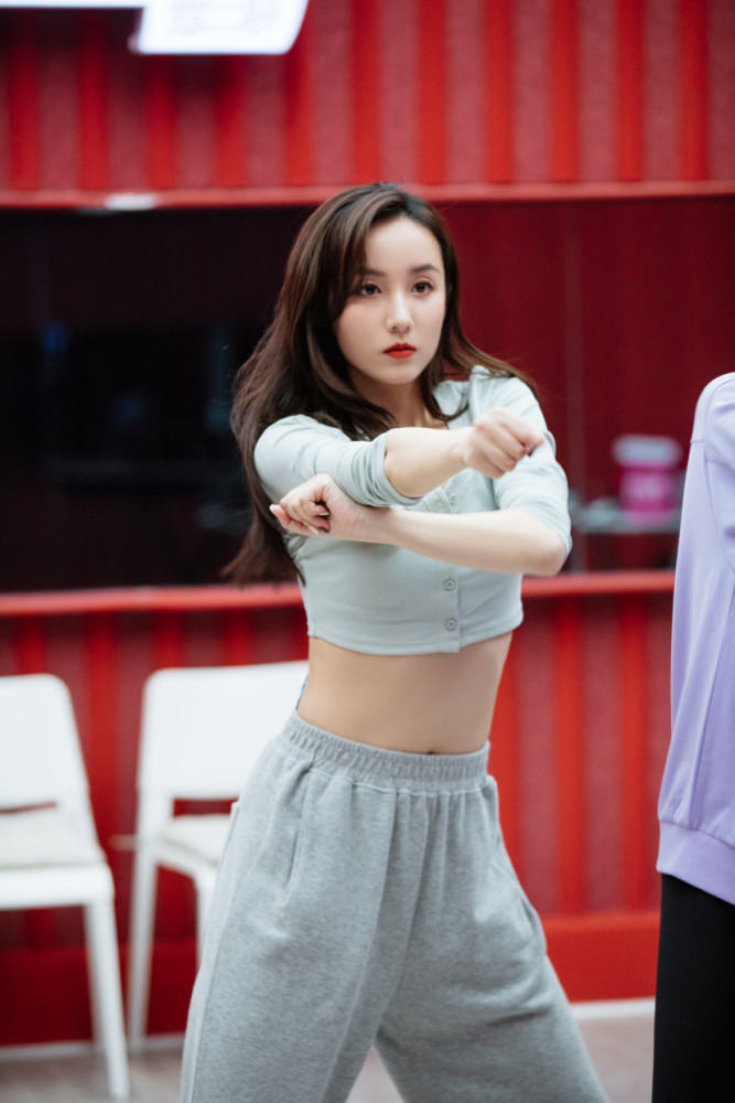 《乘风破浪的姐姐》吕一采访:重庆妹子不怕输!