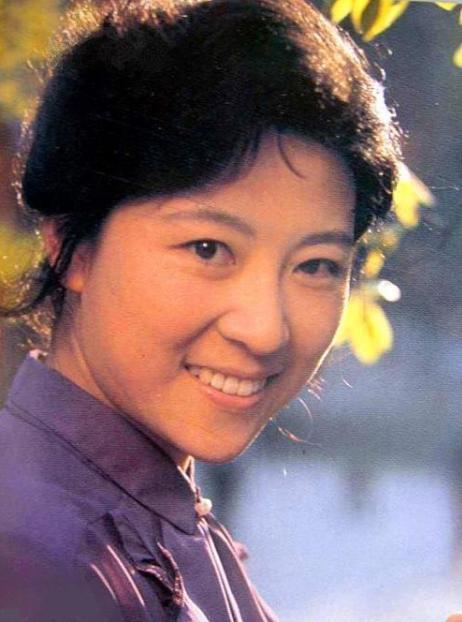 80年代金花王馥荔与刘晓庆比肩为家庭放弃事业今再次出现