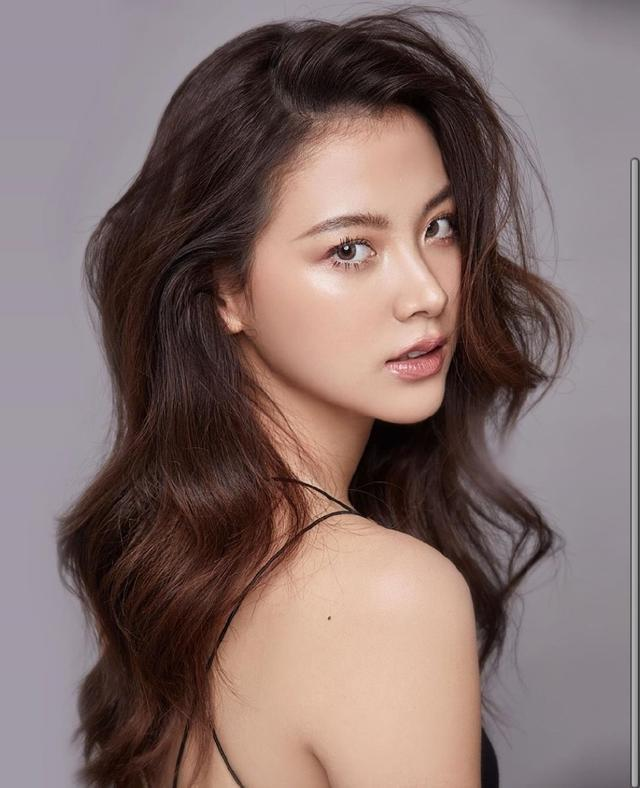 平采娜出道于2009年,当年的她出演个人首部电影《英雄少年》,从而正式