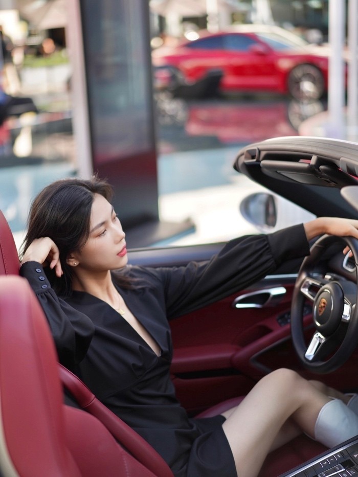 运动女孩就爱跑车,种草保时捷718 boxster