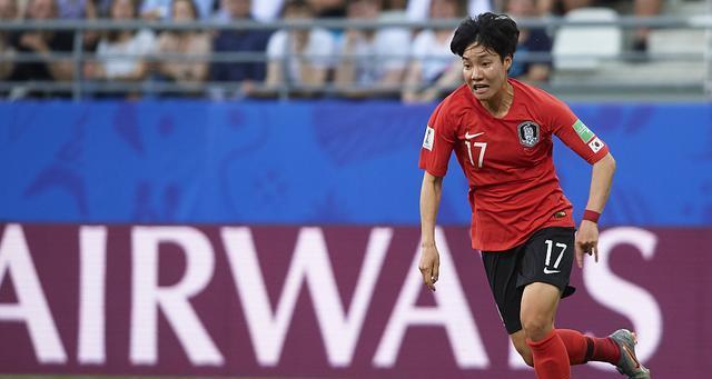 目前,韩国女足在世界排名第18位,落后排在第15位的中国女足3个位次.