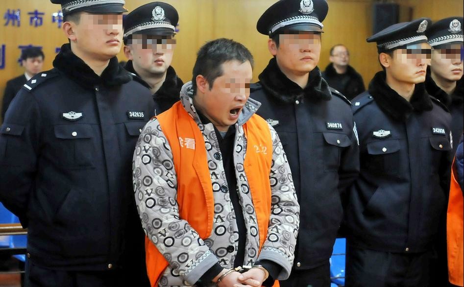 从客厅从大人手里都能轻松拐走孩子为何张维平拐卖那么容易