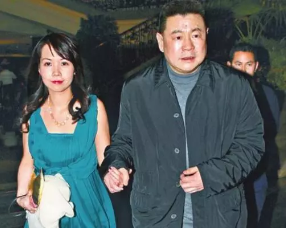 "短发女神"袁洁莹的精彩过往,和她背后不得不说的男人和女人_腾讯新闻